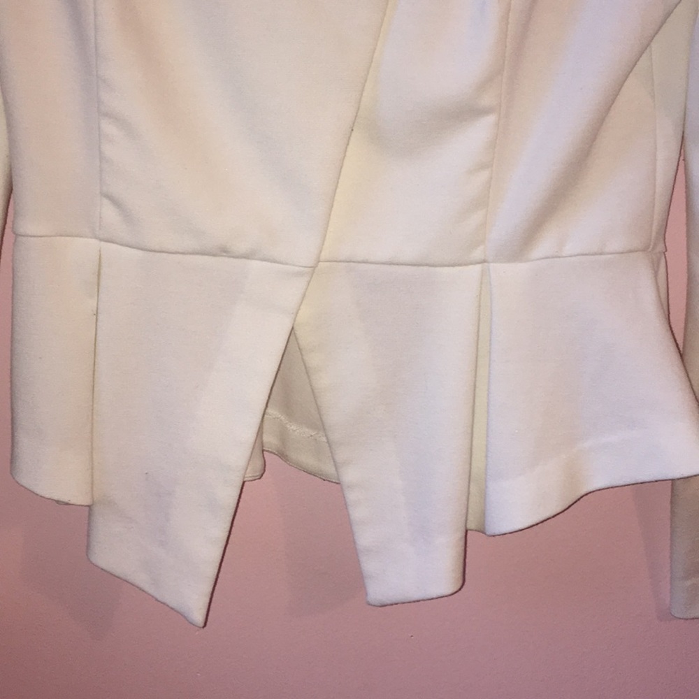 Mini white jacket 🌛 - Picture 2 of 6